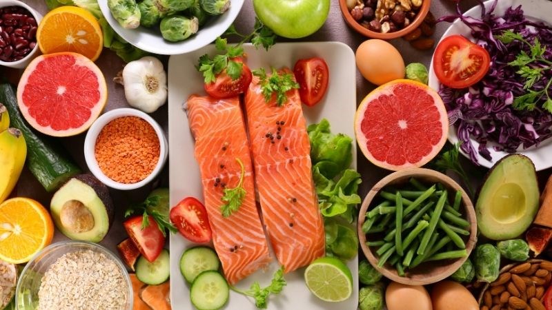Có chế độ ăn uống lành mạnh cũng là cách giúp phòng ngừa suy sinh dục ở nam giới