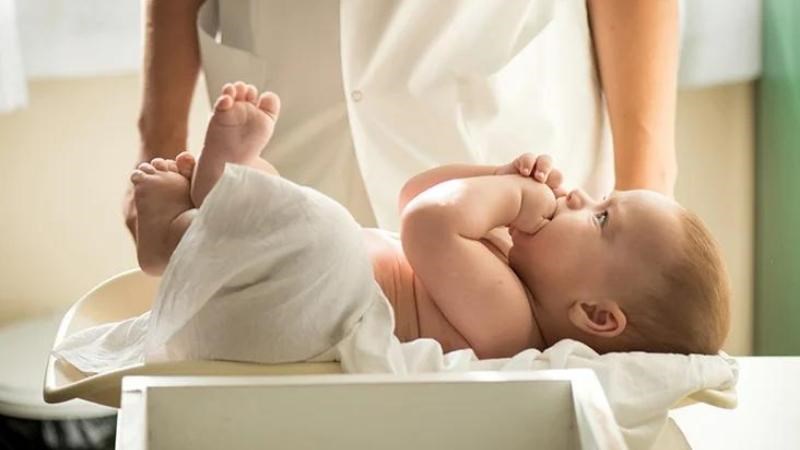 Tràn dịch màng tinh hoàn ở trẻ em là một bệnh lý bẩm sinh