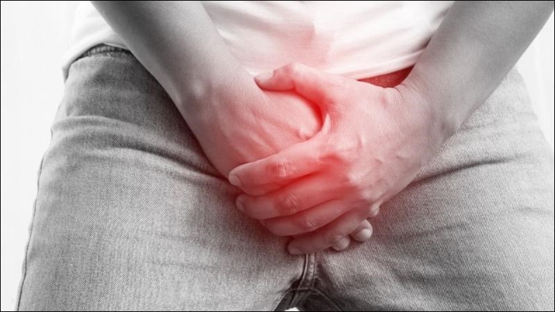 Nguyên nhân tràn dịch màng tinh hoàn ở người lớn có thể là do chấn thương bìu từ trước