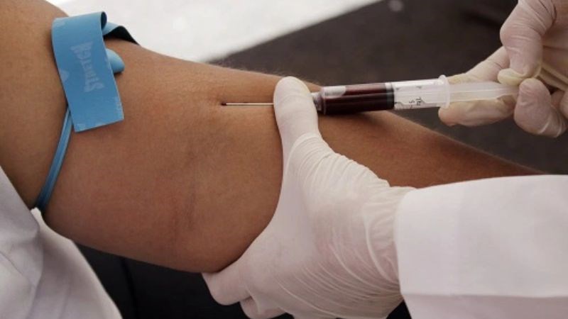 Rút bớt máu ra khỏi cơ thể để làm loãng máu hơn, tránh gây huyết khối Rút bớt máu ra khỏi cơ thể để làm loãng máu hơn, tránh gây huyết khối