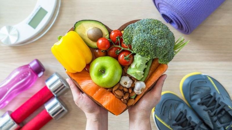 Một chế độ sinh hoạt lành mạnh giúp bạn đẩy lùi nguy cơ cơn đau ngực xảy ra 