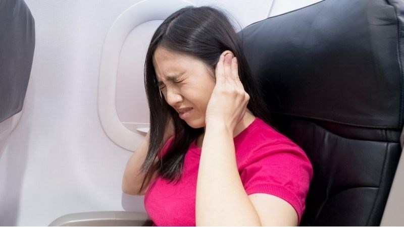 Thay đổi áp suất trên máy bay cũng có thể là nguyên nhân gây đau tai