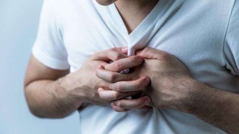 Cơn đau thắt ngực là tình trạng đau tức ở giữa ngực