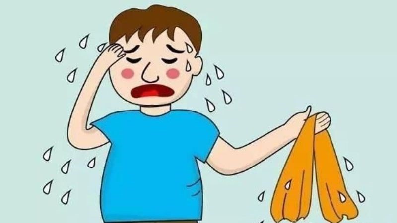 Tiết nhiều mồ hôi là một trong những nguyên nhân gây hôi nách