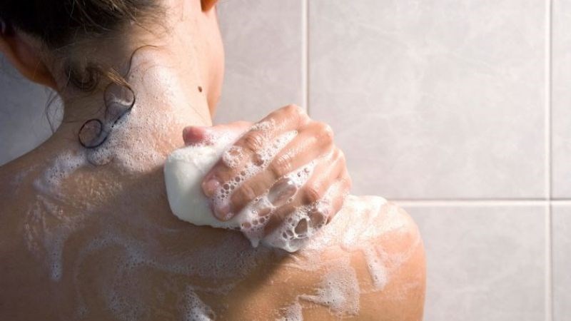 Vệ sinh hàng ngày để nách luôn khô thoáng