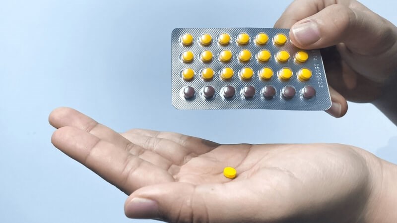 Sử dụng thuốc tránh thai giúp giảm lượng lông mọc trên cơ thể