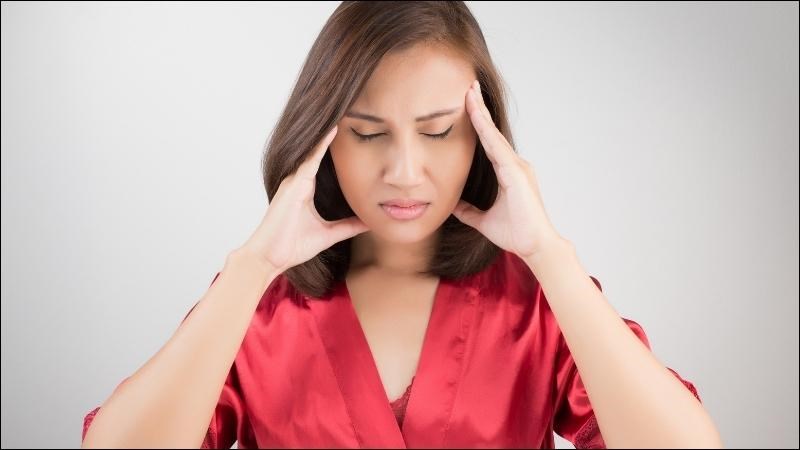 Bệnh nhân viêm màng não thường có triệu chứng đau đầu, nôn ói