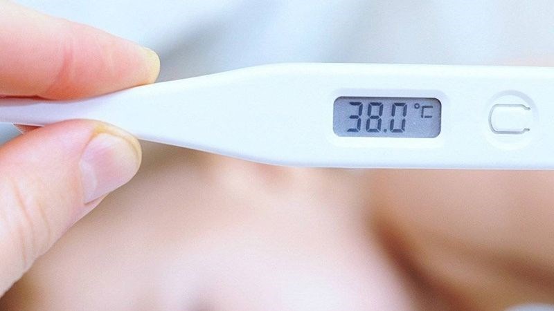 Sốt là tình trạng nhiệt độ đo ở nách lớn hơn hoặc bằng 38 độ C