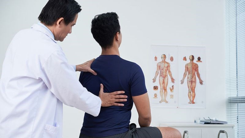 Thực hiện các bài tập vật lý trị liệu để điều trị thoái hóa cột sống
