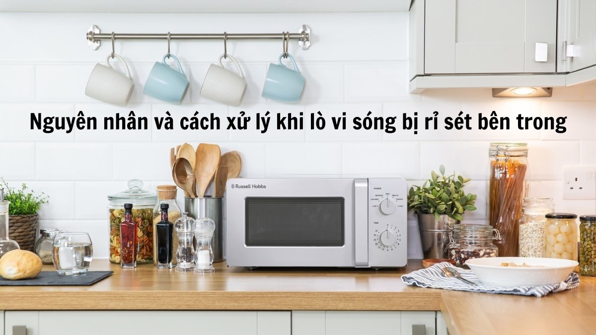 Lò vi sóng bị rỉ sét bên trong