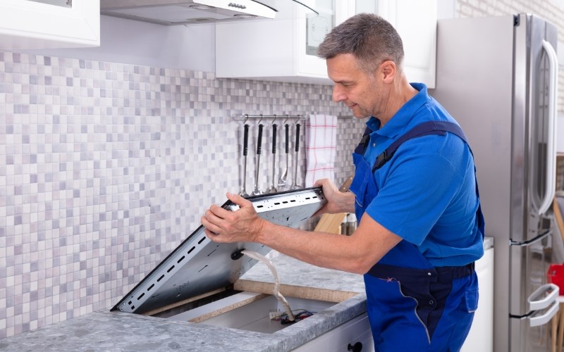 C&aacute;ch sửa bếp từ nh&aacute;y đ&egrave;n