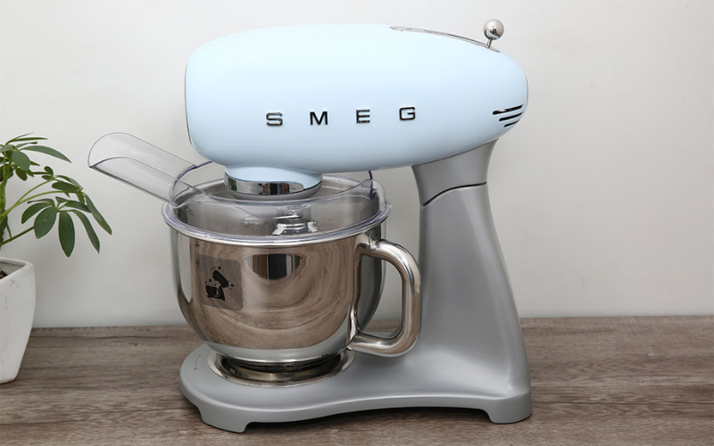 M&aacute;y trộn bột đa năng Smeg SMF02PBEU (535.43.608)