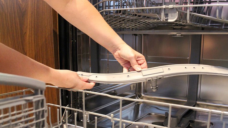 Khi n&agrave;o n&ecirc;n vệ sinh c&aacute;nh tay phun m&aacute;y rửa b&aacute;t? 