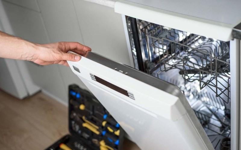 Nguy&ecirc;n nh&acirc;n khiến m&aacute;y rửa b&aacute;t đang chạy th&igrave; mất điện