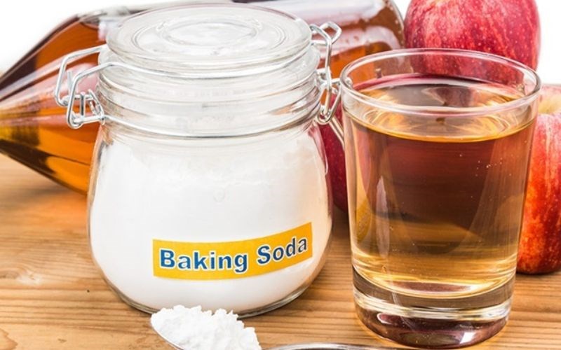 D&ugrave;ng baking soda kết hợp với giấm trắng