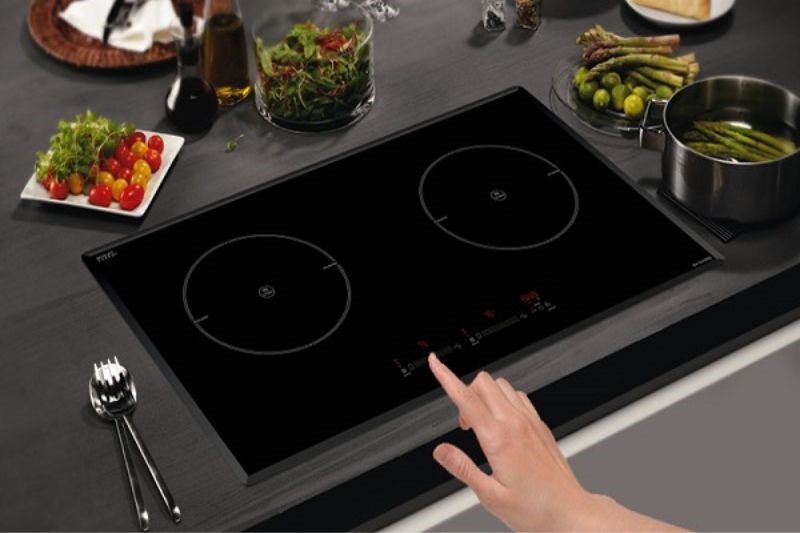 Do tay ướt khiến bếp từ kh&ocirc;ng điều khiển được