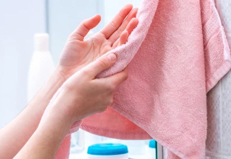 Lau tay trước khi sử dụng