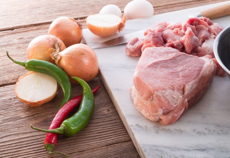 Nguy&ecirc;n liệu chưa cắt nhỏ