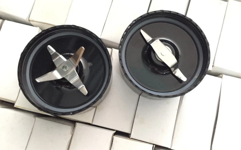 Đọc kĩ hướng dẫn v&agrave; th&aacute;o - lắp lưỡi dao đ&uacute;ng c&aacute;ch