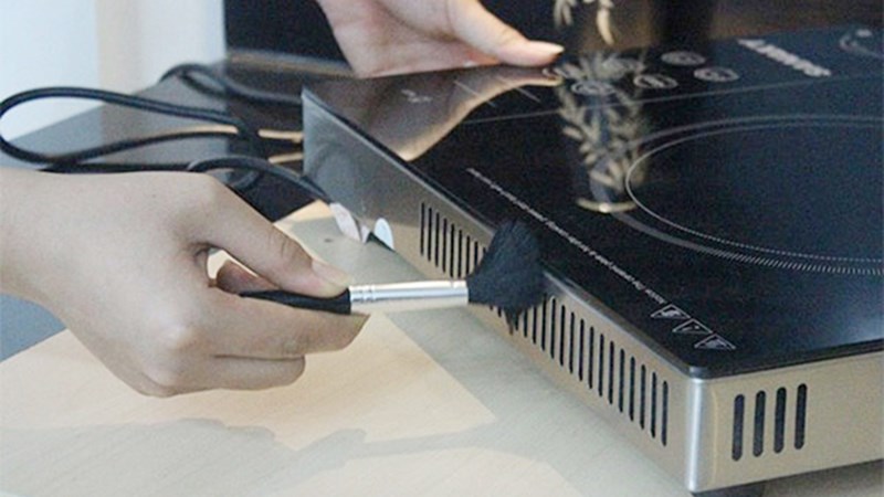 Vệ sinh quạt gi&oacute; bếp hồng ngoại 