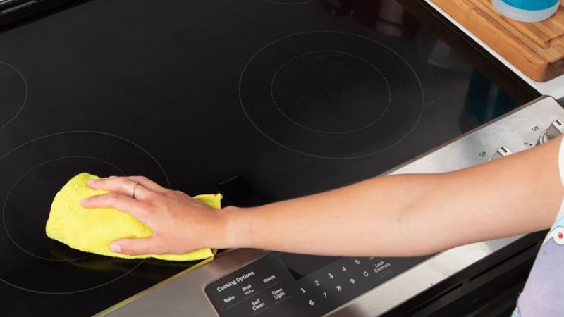 Vệ sinh quạt gi&oacute; bếp hồng ngoại 