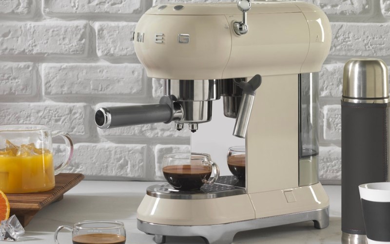 M&aacute;y pha c&agrave; ph&ecirc; Smeg ECF01CREU (535.43.655) 