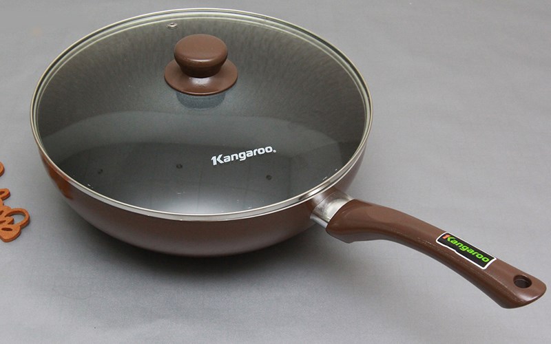 C&aacute;ch mở nắp nồi, vung bị kẹt trong chảo cực dễ