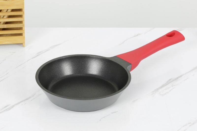 Chảo nh&ocirc;m chống d&iacute;nh đ&aacute;y từ 18 cm Carez FPC591DI18SN