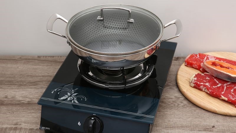 Chảo inox s&acirc;u chống d&iacute;nh tổ ong đ&aacute;y từ nắp k&iacute;nh 24 cm Fivestar FPC24003