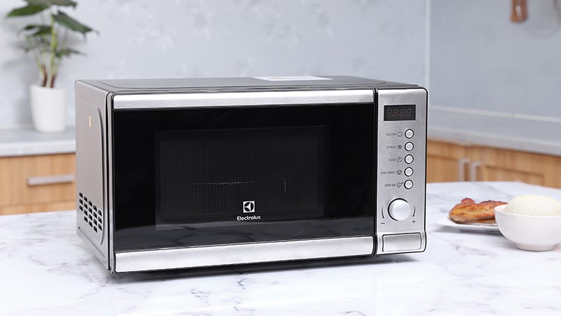 L&ograve; vi s&oacute;ng c&oacute; nướng Electrolux EMS2027GX 20 l&iacute;t 