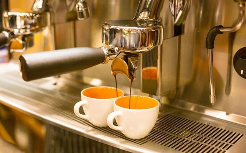 C&aacute;ch sử dụng m&aacute;y pha c&agrave; ph&ecirc; Espresso đ&uacute;ng c&aacute;ch