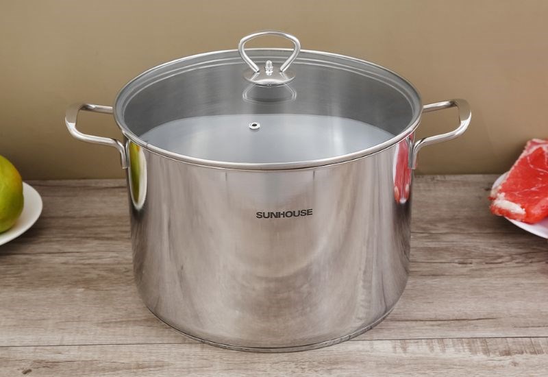 Nồi luộc g&agrave; inox 3 đ&aacute;y nắp k&iacute;nh 28 cm Sunhouse SH28LG