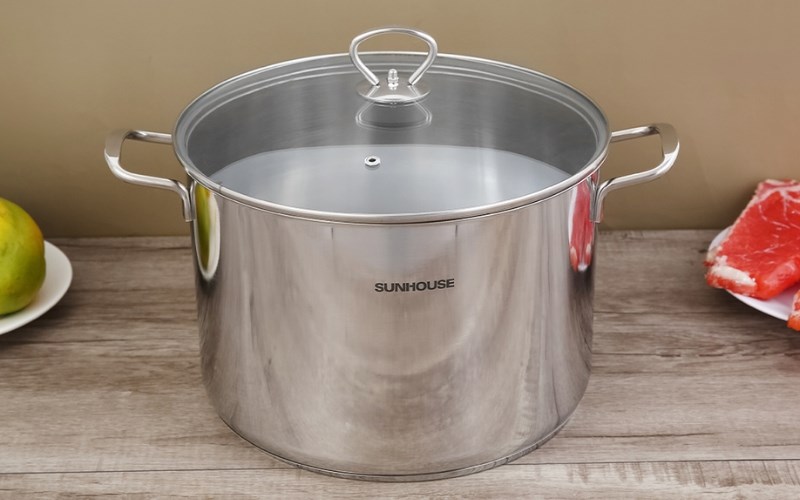 Nồi luộc g&agrave; inox 3 đ&aacute;y nắp k&iacute;nh 28 cm Sunhouse SH28LG
