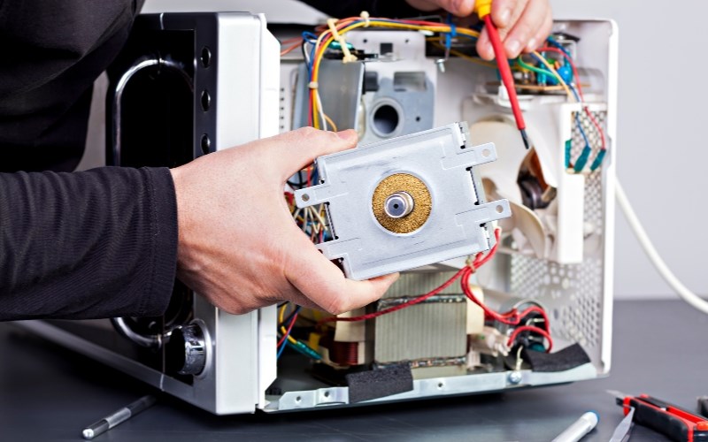 Mạch điện của l&ograve; vi s&oacute;ng gặp trục trặc