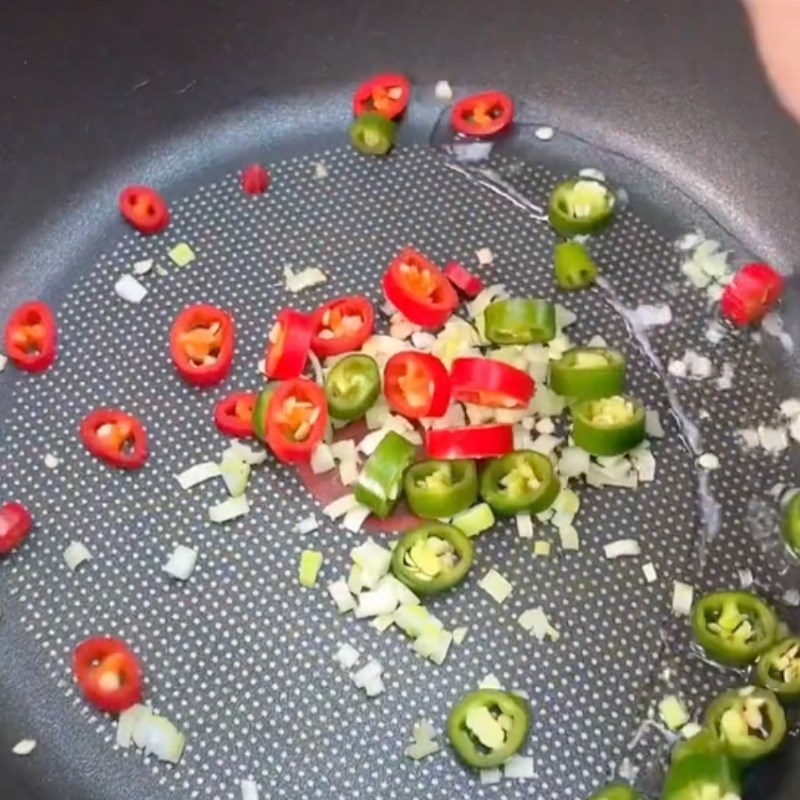 Bước 3 Khoai tây xào nấm Khoai tây xào nấm đùi gà