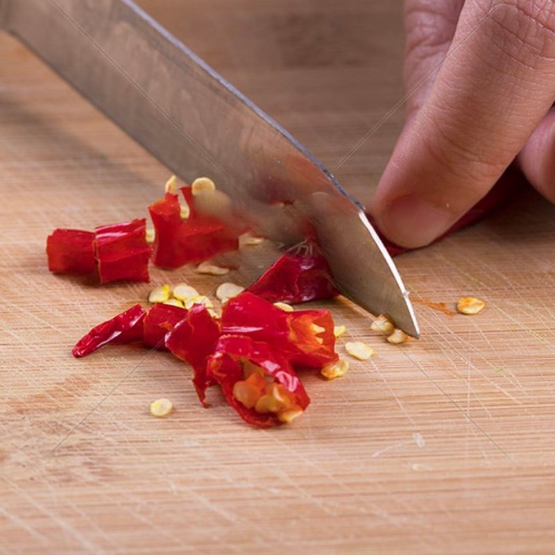 Bước 1 Sơ chế nguyên liệu Khoai tây xào nấm đùi gà