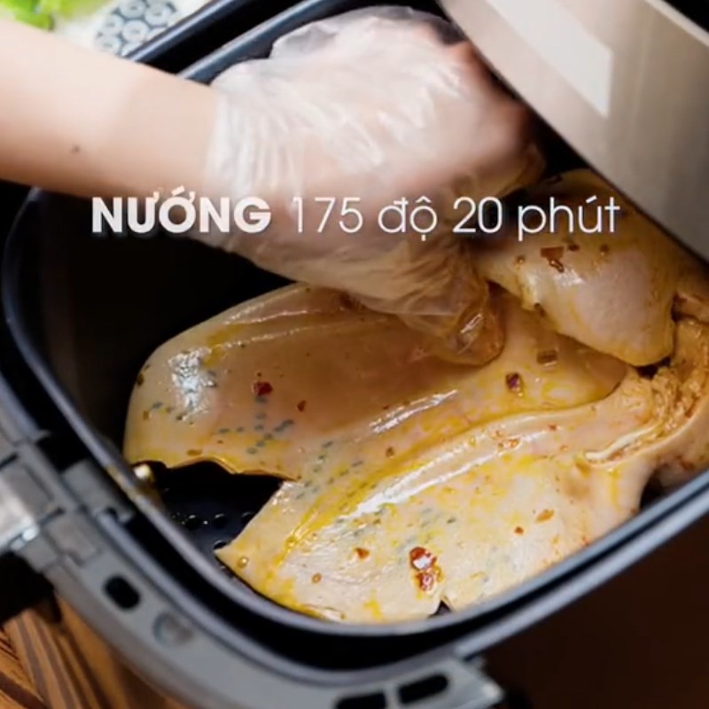 Bước 3 Chế biến Tai heo nướng sa tế (Công thức được chia sẻ từ Tiktok Vào bếp cùng Điện máy XANH)