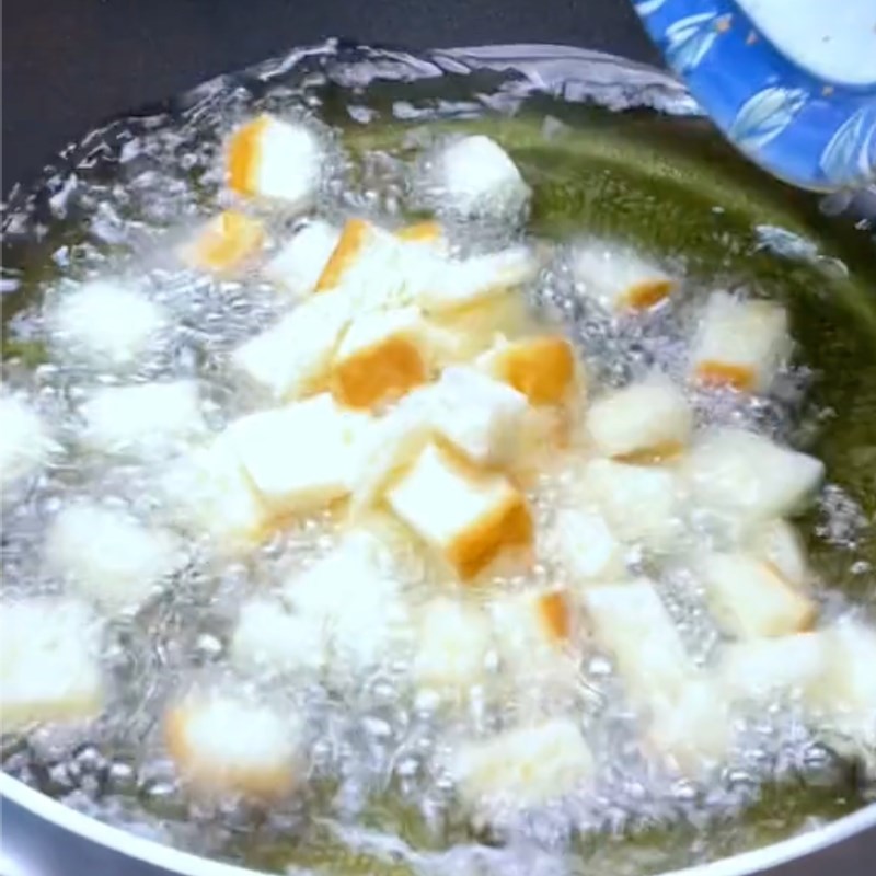 Bước 2 Chiên bánh mì Kho quẹt chay bằng nấm đùi gà