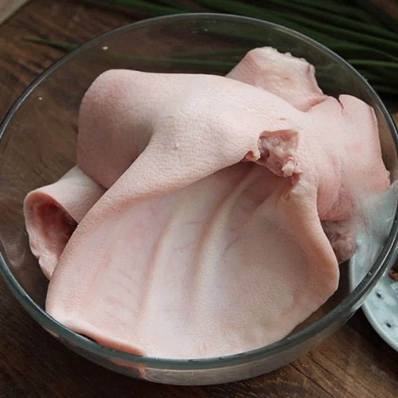 Bước 1 Chuẩn bị nguyên liệu Tai heo nướng sa tế (Công thức được chia sẻ từ Tiktok Vào bếp cùng Điện máy XANH)