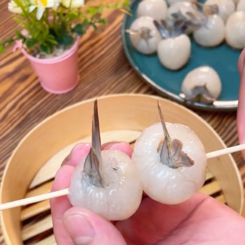 Bước 2 Hấp tôm Tôm hấp trái vải