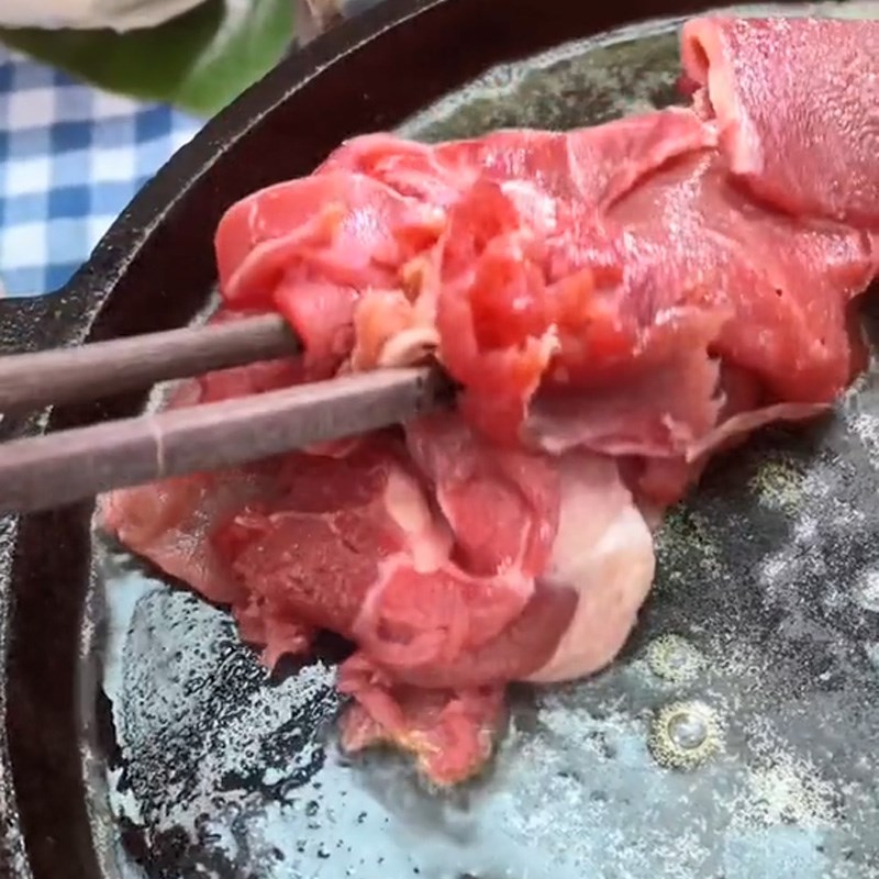 Bước 3 Làm bò sốt hàu Bò sốt hàu (Công thức được chia sẻ từ TikTok Vào bếp cùng Điện máy XANH)