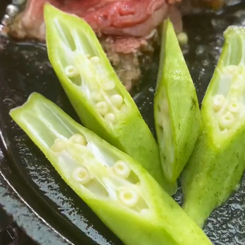 Bước 3 Làm bò sốt hàu Bò sốt hàu (Công thức được chia sẻ từ TikTok Vào bếp cùng Điện máy XANH)
