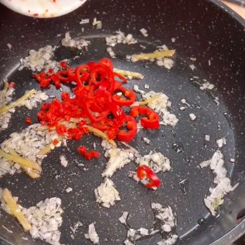 Bước 3 Làm sốt sa tế Cà tím sốt cà chua (Công thức được chia sẻ bởi Tiktok Bếp chay XANH)