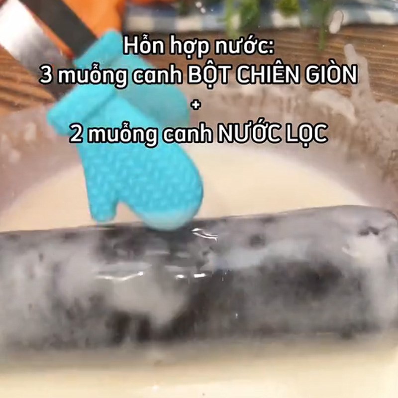 Bước 3 Lăn chả giò với bột Chả giò rong biển (Công thức được chia sẻ từ TikTok Vào bếp cùng Hải Sản Tươi Biên Hoà)