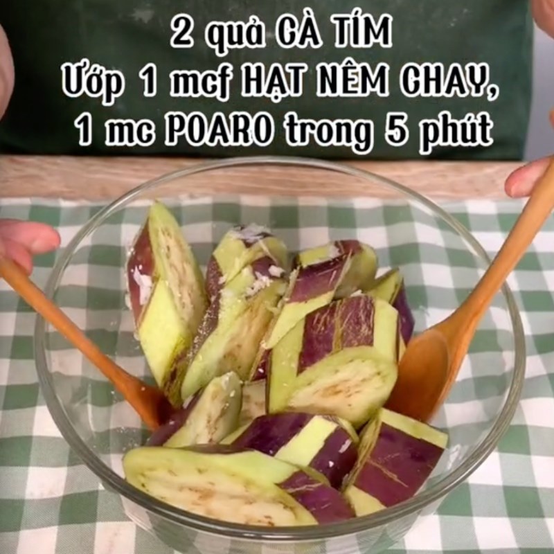 Bước 1 Sơ chế nguyên liệu Cà tím sốt cà chua (Công thức được chia sẻ bởi Tiktok Bếp chay XANH)