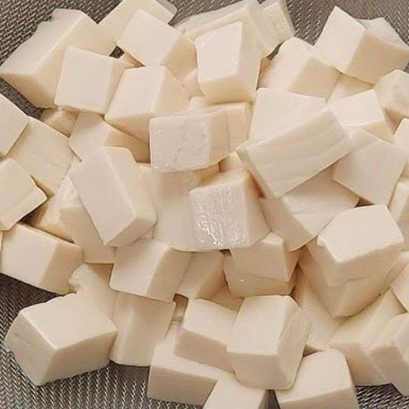 Bước 1 Sơ chế nguyên liệu Cà tím sốt cà chua (Công thức được chia sẻ bởi Tiktok Bếp chay XANH)