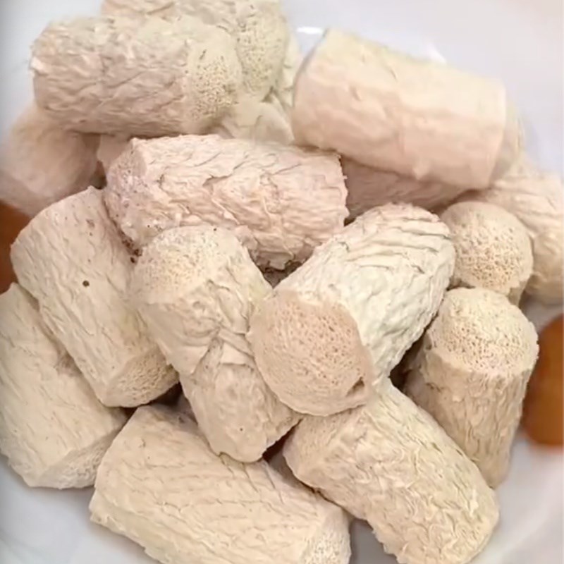 Bước 1 Sơ chế nguyên liệu Bún nước lèo chay bằng sườn non chay