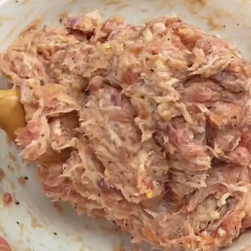 Bước 2 Tạo hình xíu mại Xíu mại trứng muối (Công thức được chia sẻ từ TikTok Vào bếp cùng Điện máy XANH)