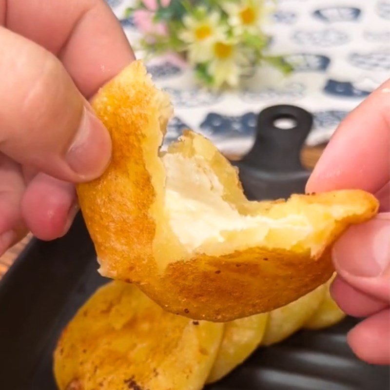 Bước 3 Thành phẩm Bánh khoai tây phô mai (Công thức được chia sẻ từ Tiktik Vào bếp cùng Điện máy XANH)