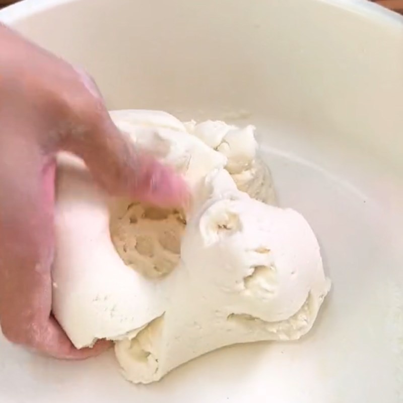 Bước 1 Trộn bột Bánh nếp phô mai